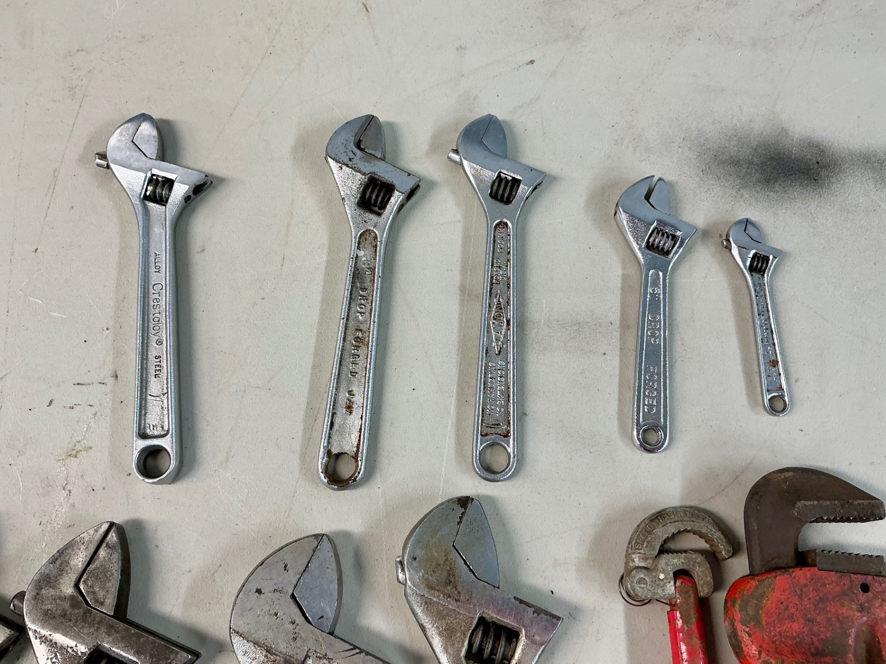 Assorted wrenches and pipe wrenches - image 4 of 4