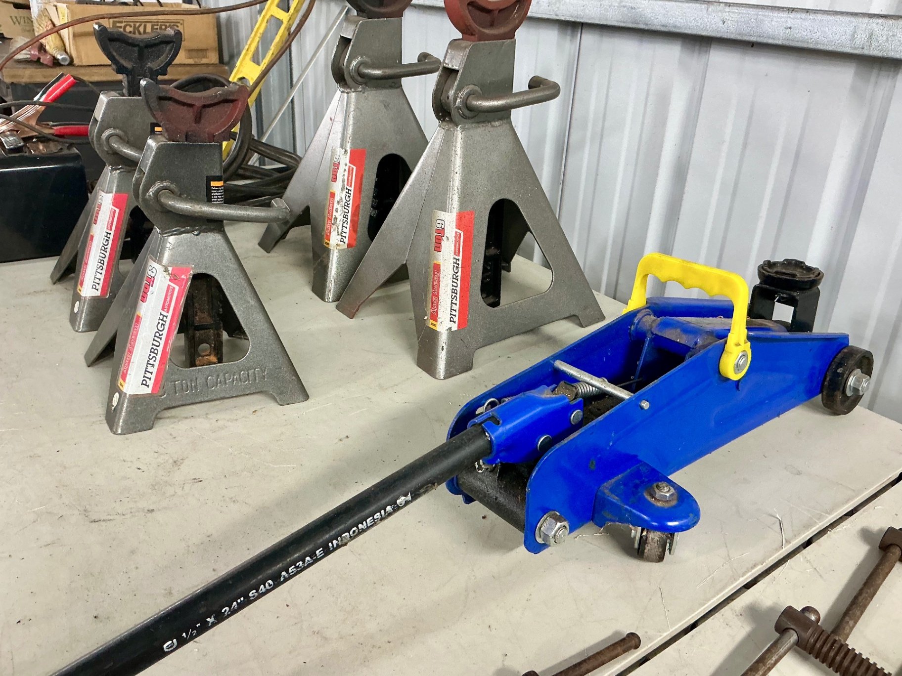 Floor jack, and battery charger - image 1 of 2