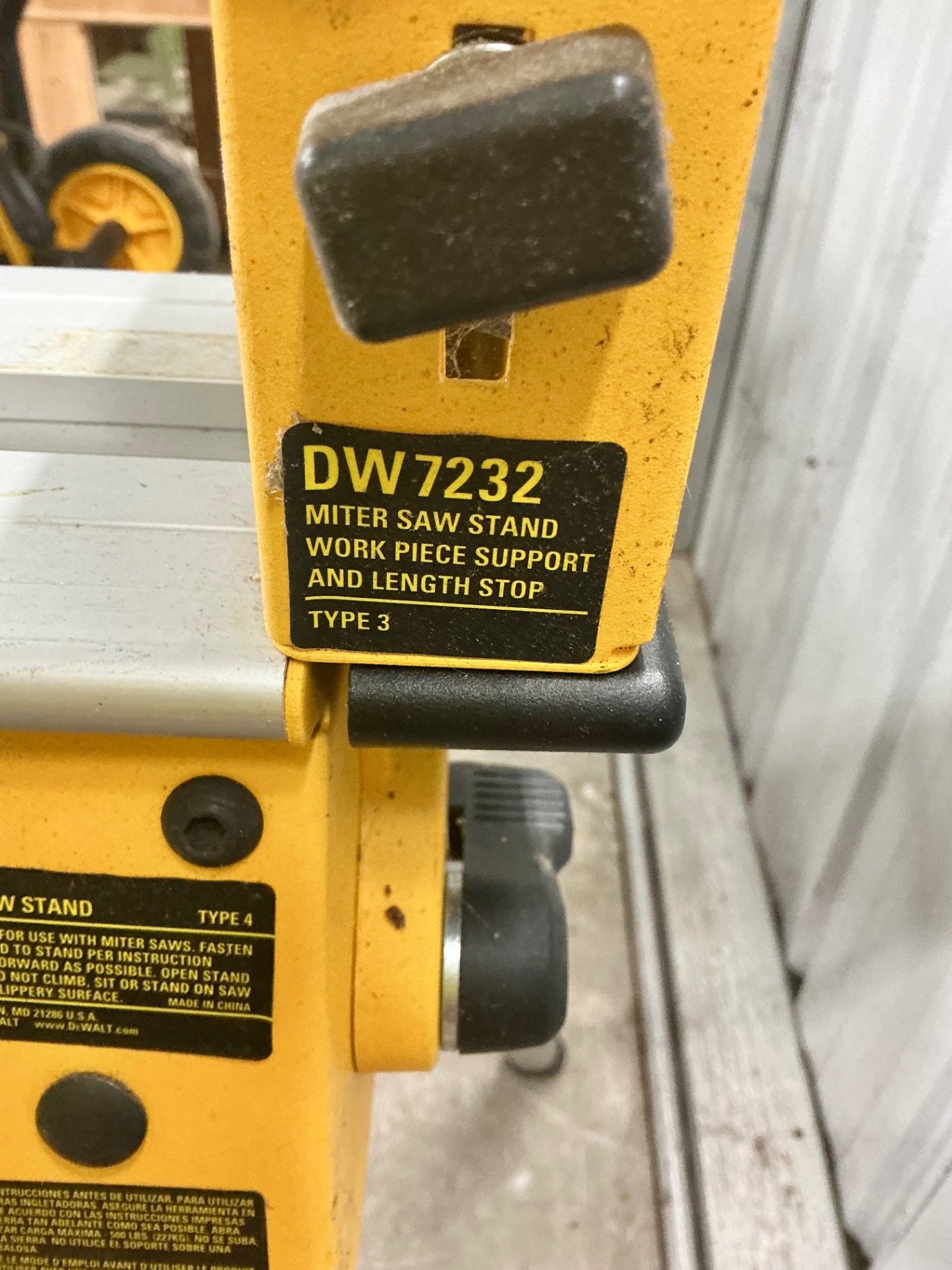 DeWalt heavy-duty miter saw stand with extendable rails - image 2 of 5