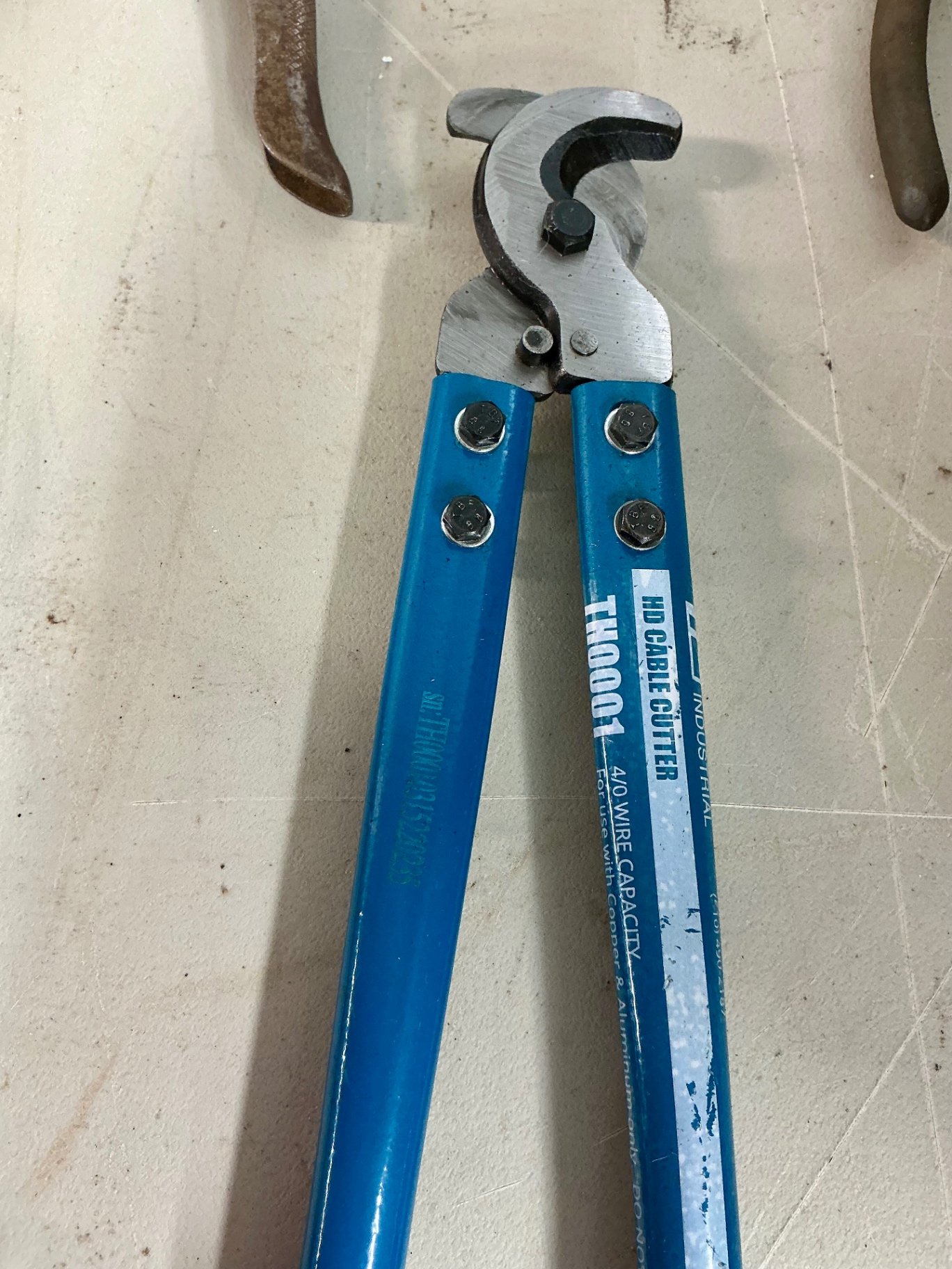 Assorted hand tools: snips, shears, and scissors - image 5 of 5