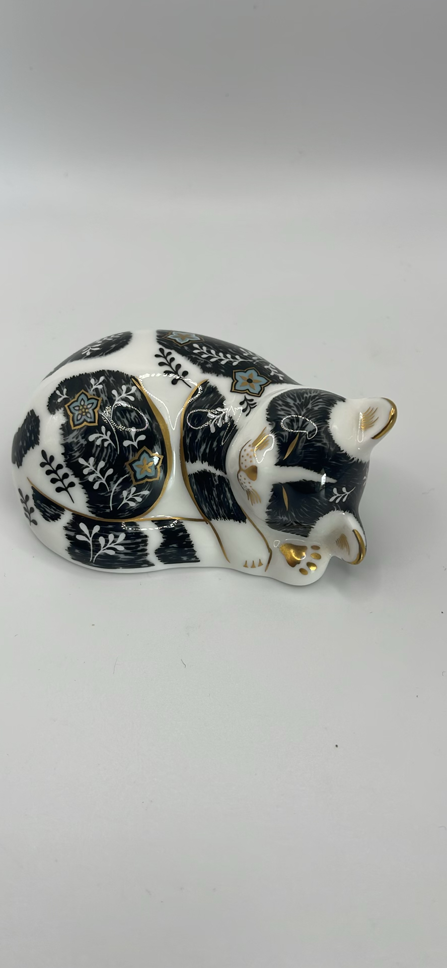 Royal Crown Derby Member Exclusive Misty Paperweight - image 5 of 8
