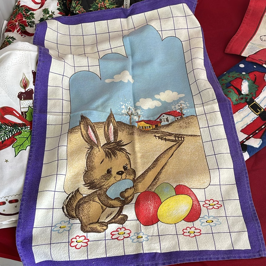 Christmas Vintage Linens - image 7 of 15