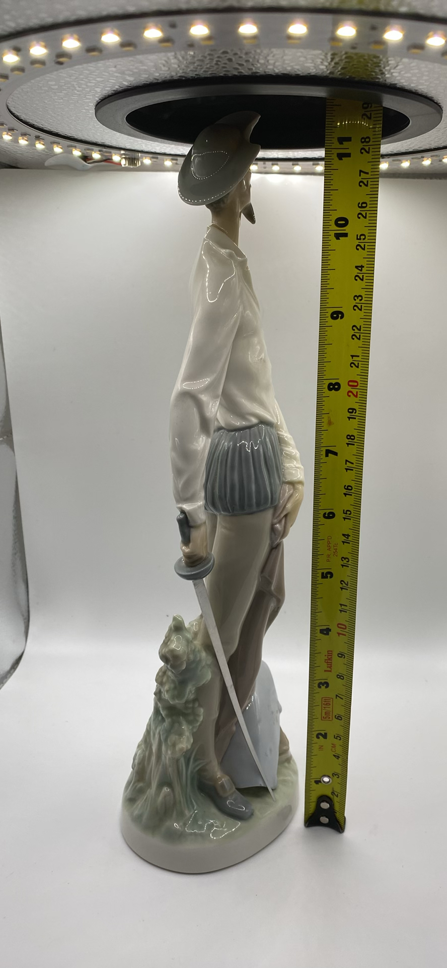 Lladro Don Quixote Standing Up Figurine #4854 - image 6 of 7