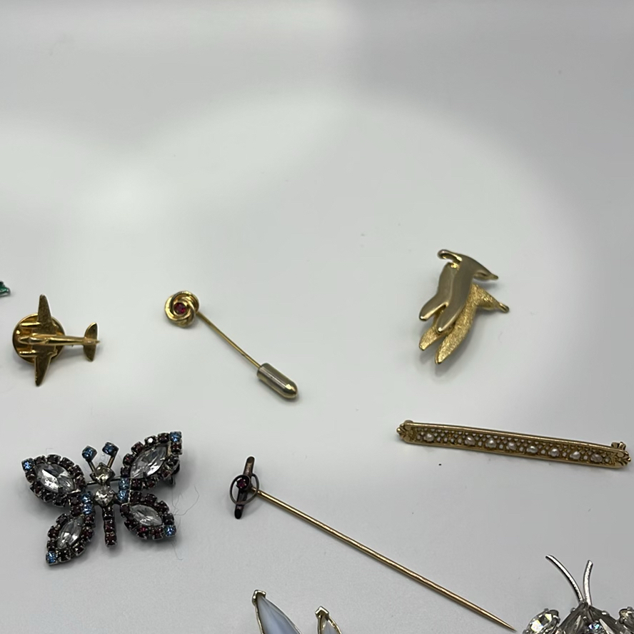 Vintage Brooches And Pins - image 4 of 13