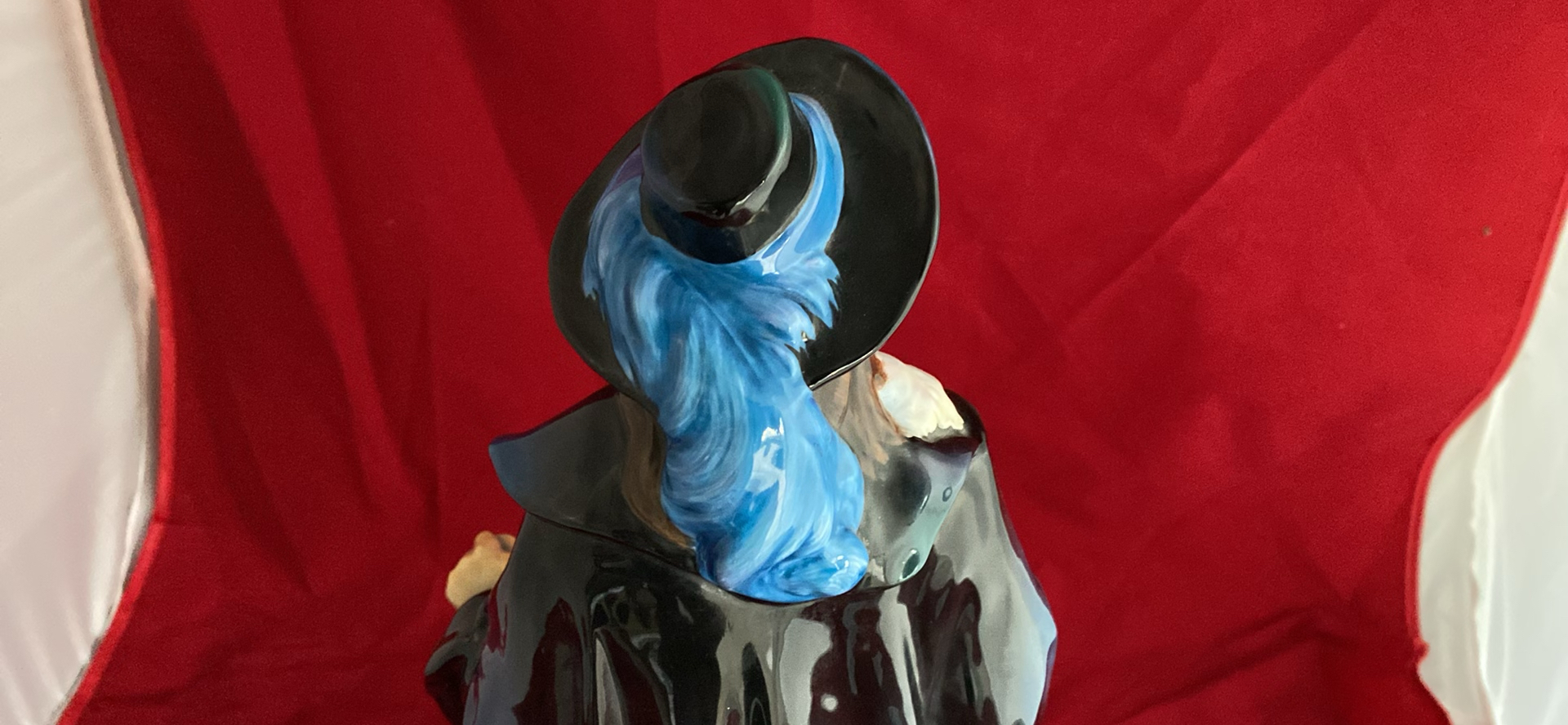 Royal Doulton King Charles 16 1/2" Figurine - image 8 of 13