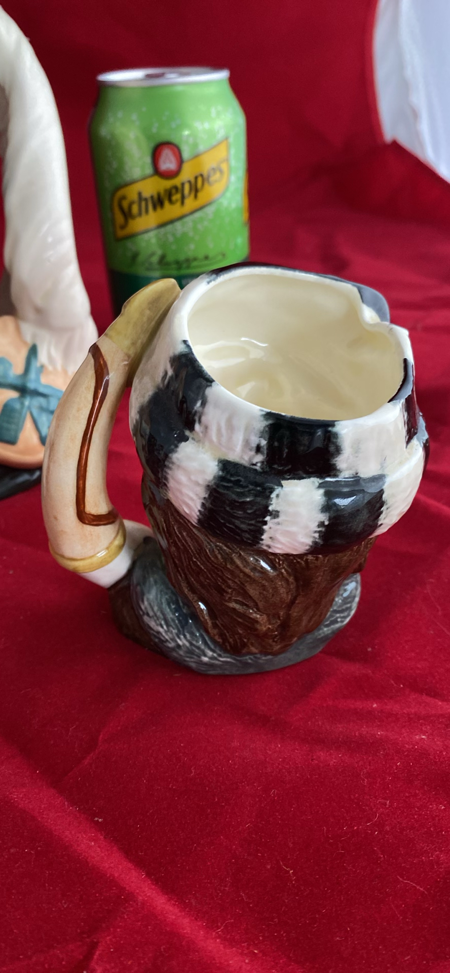 Royal Doulton Character Mugs (5) - image 13 of 17
