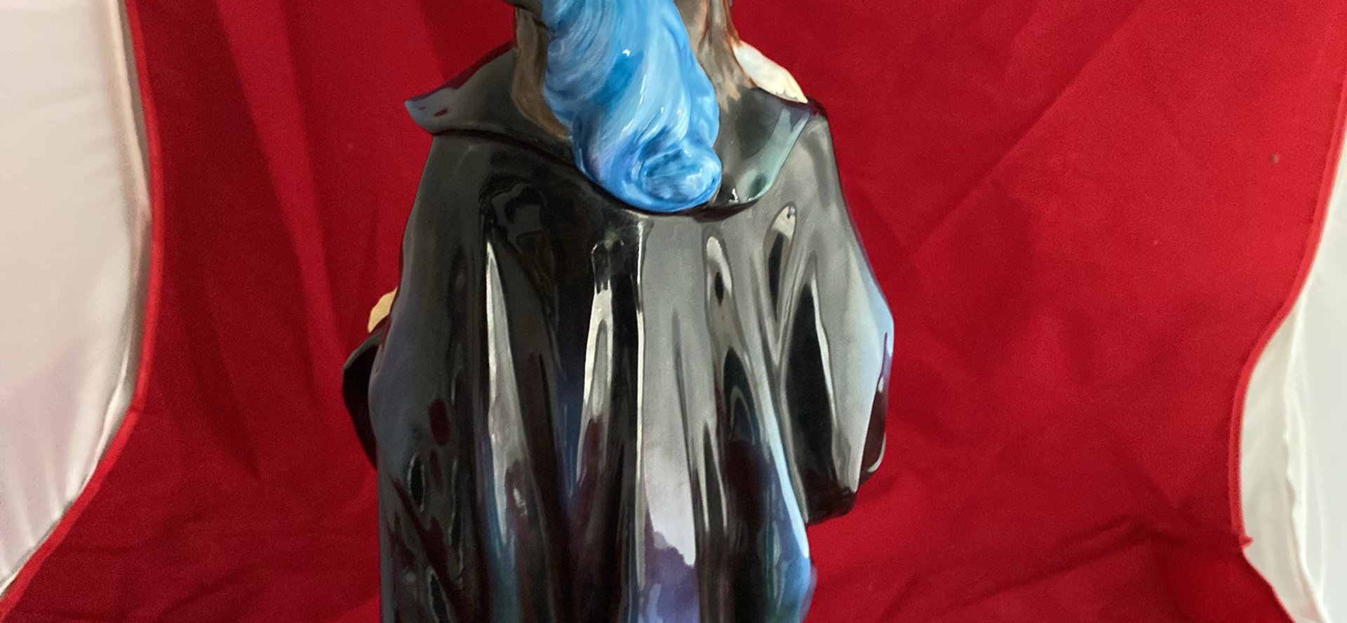 Royal Doulton King Charles 16 1/2" Figurine - image 9 of 13