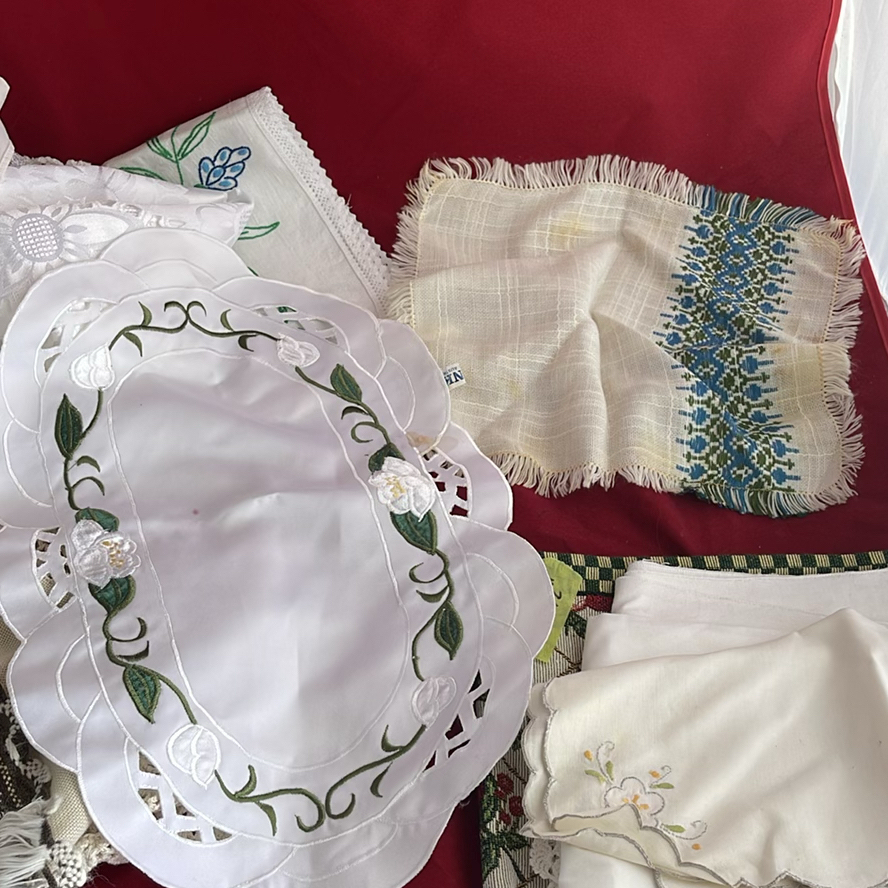 Various Vintage Linens - image 8 of 16