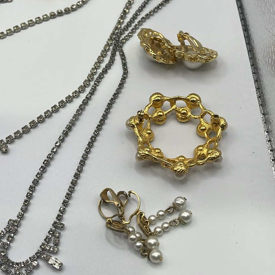 Various Vintage Jewelry - image 11 of 15