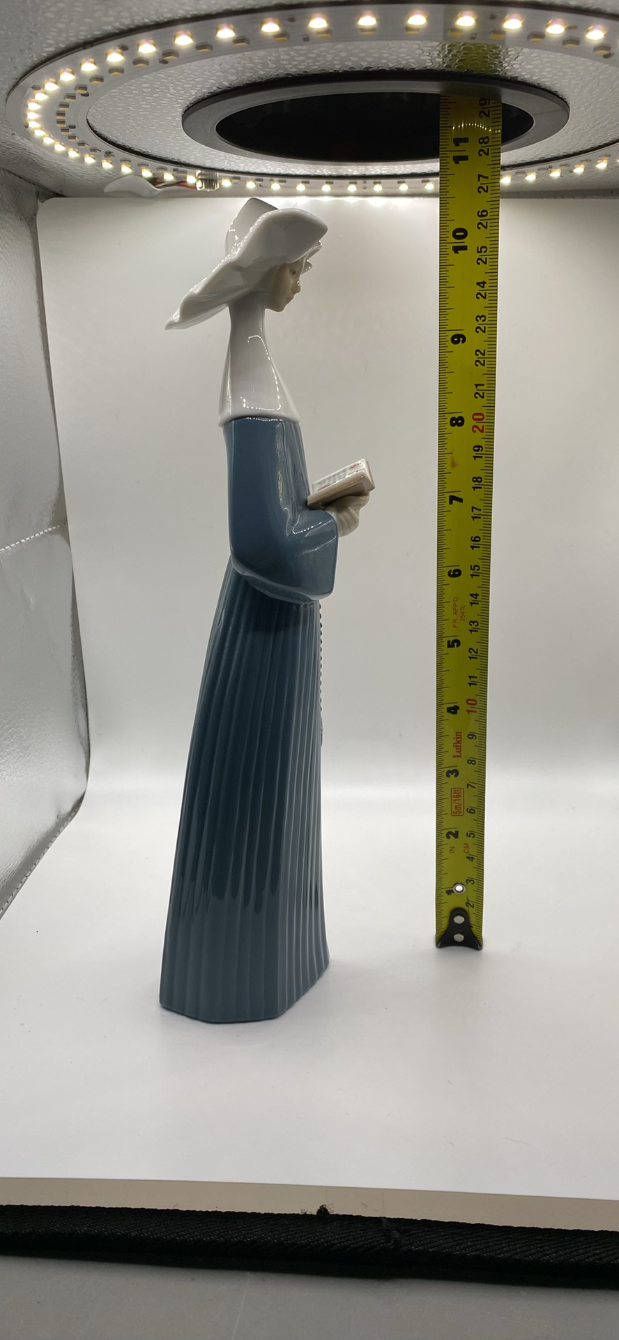 Lladró Porcelain Nun Figurine Prayerful Moment - image 4 of 5