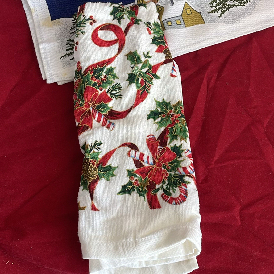 Christmas Vintage Linens - image 10 of 15