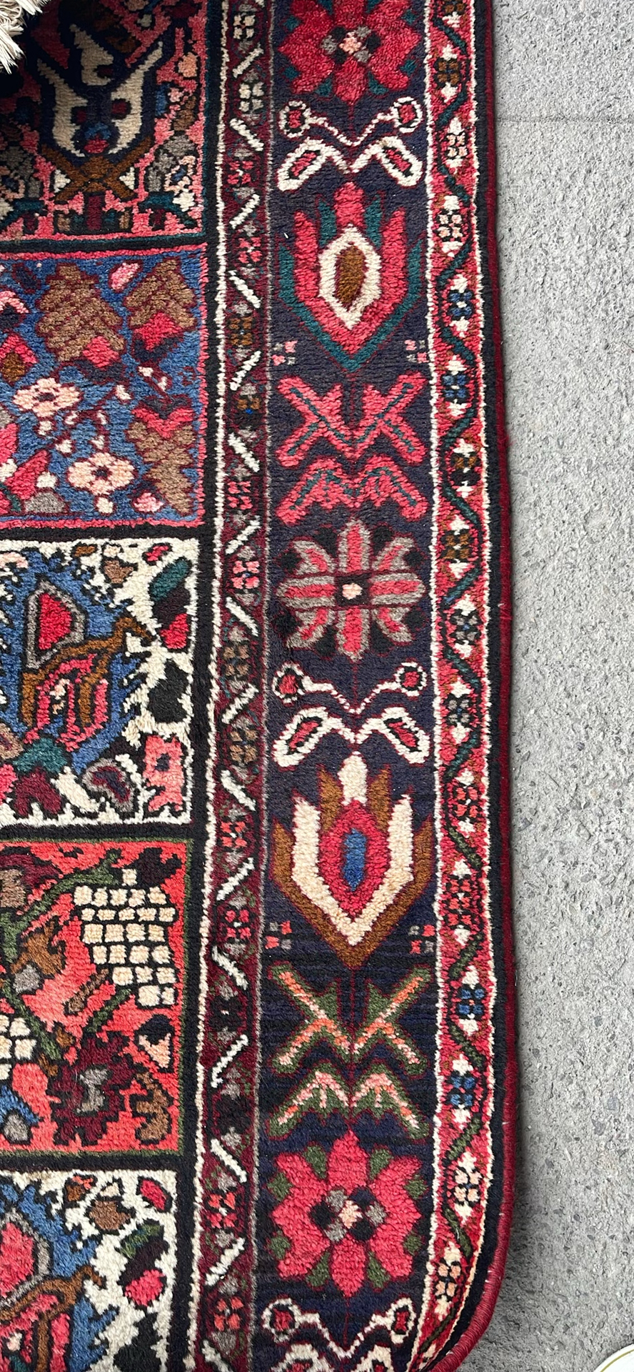 Vintage Persian Bakhtiari Rug - image 11 of 11