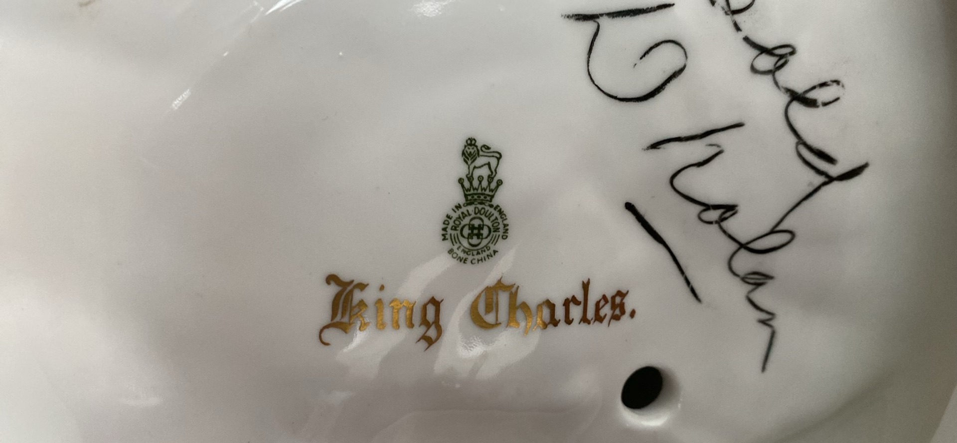 Royal Doulton King Charles 16 1/2" Figurine - image 13 of 13