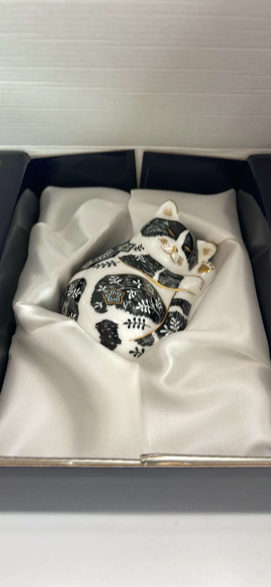 Royal Crown Derby Member Exclusive Misty Paperweight - image 1 of 8
