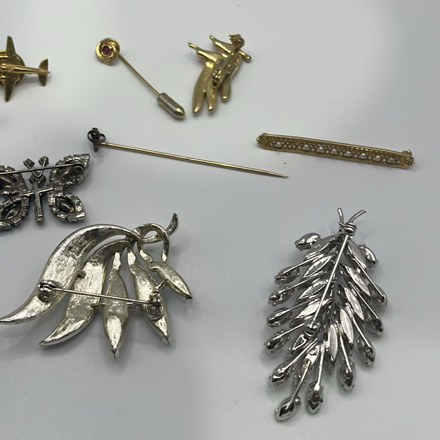 Vintage Brooches And Pins - image 7 of 13