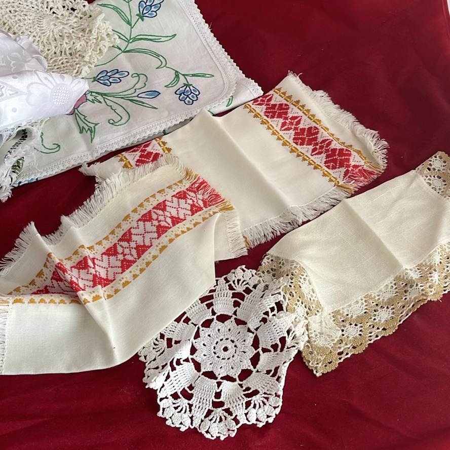Various Vintage Linens - image 12 of 16