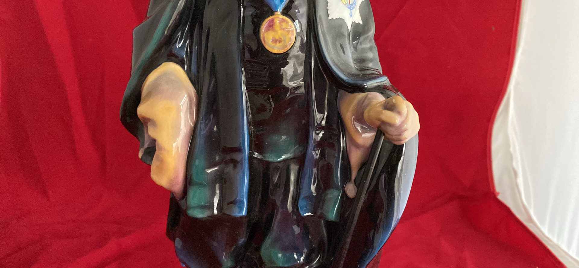 Royal Doulton King Charles 16 1/2" Figurine - image 5 of 13