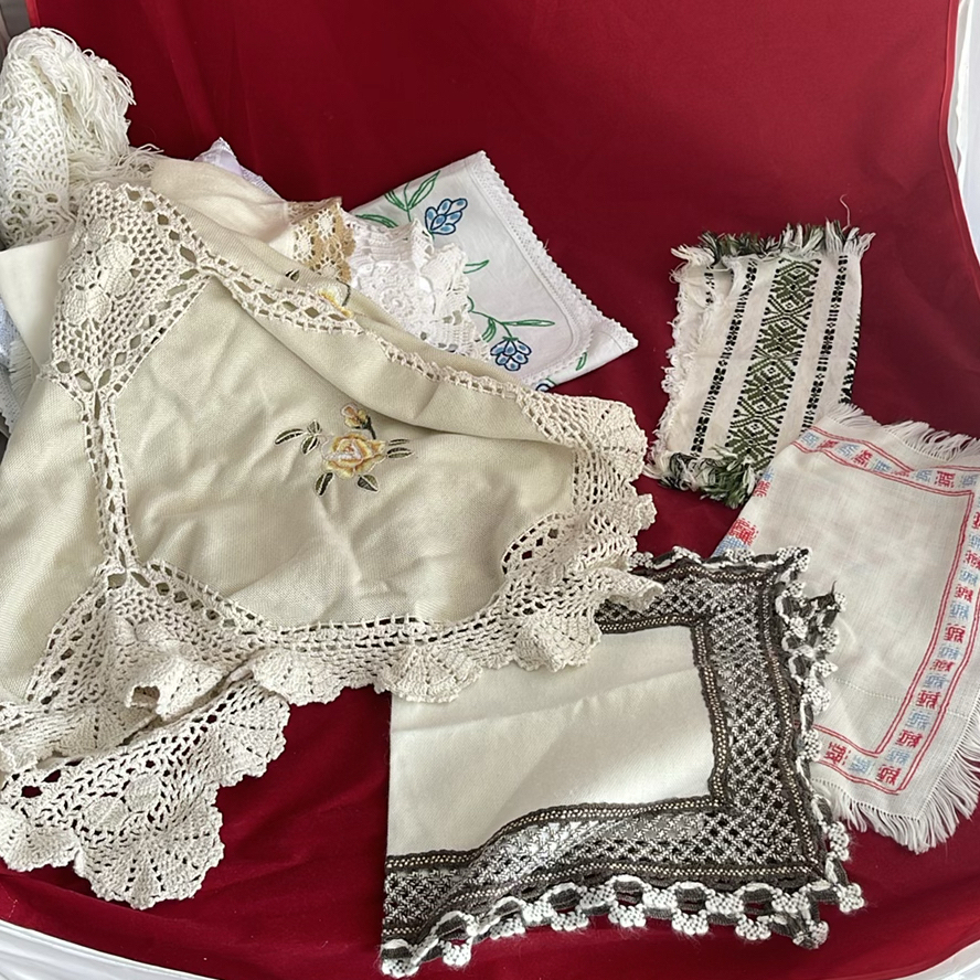 Various Vintage Linens - image 10 of 16