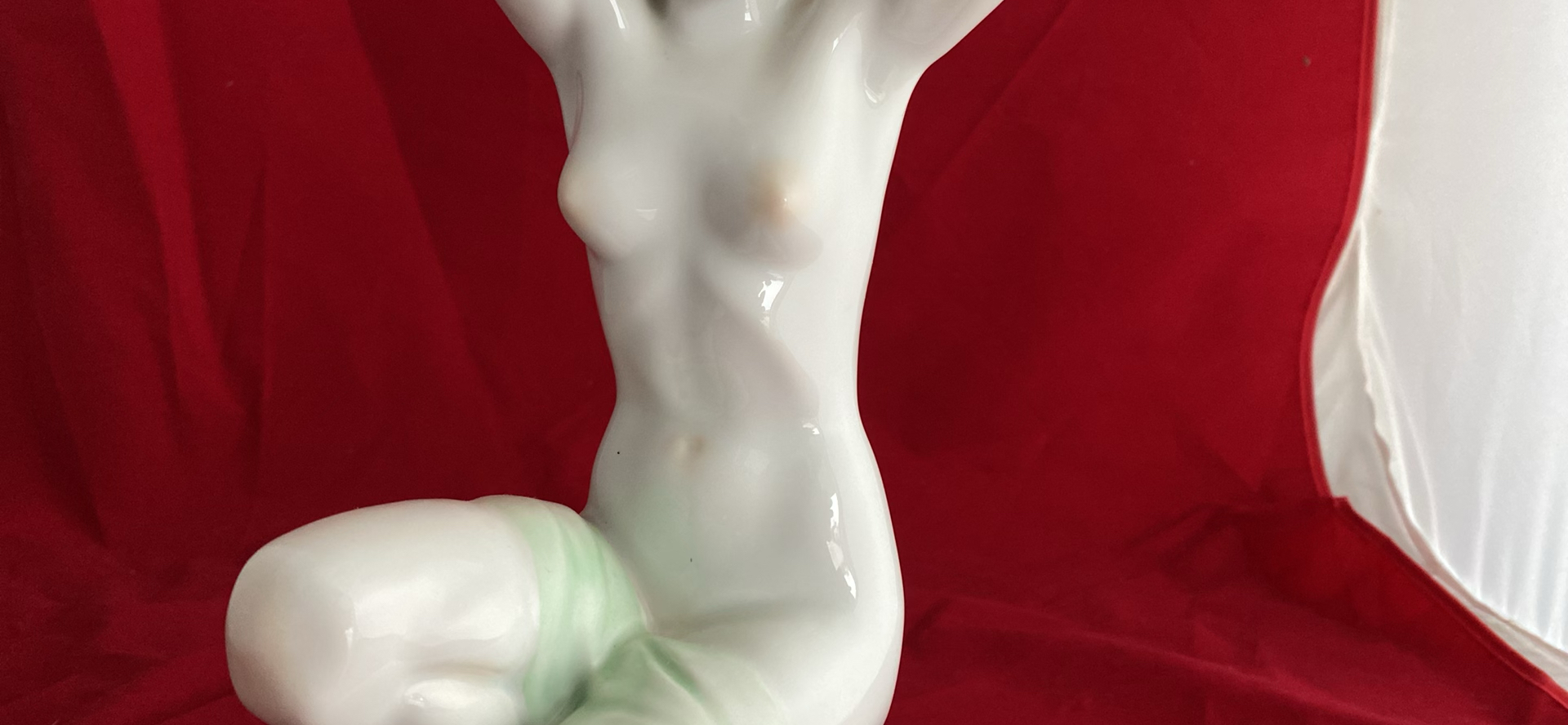 Herend Porcelain Art Deco “Bathtime” Figurine - image 4 of 11