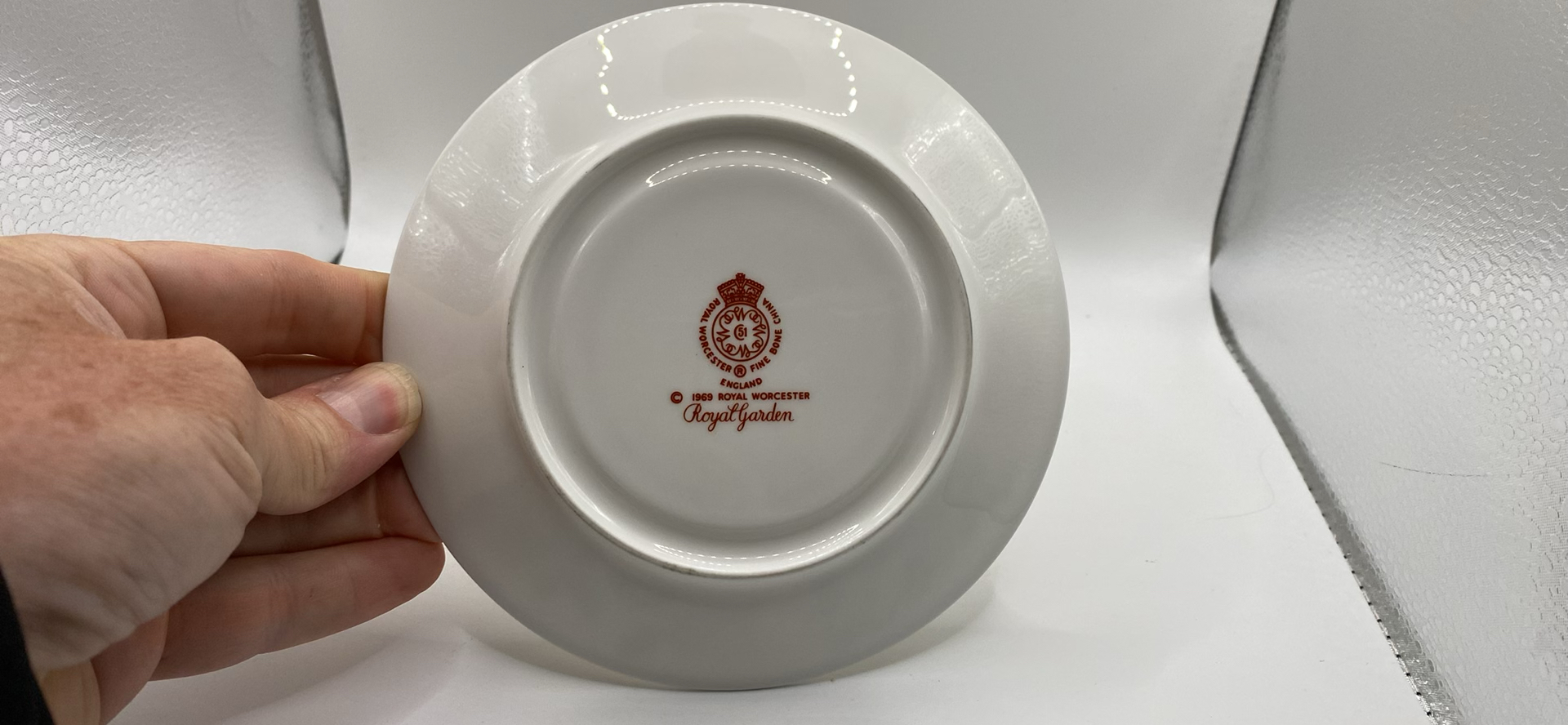Royal Worcester Royal Garden teacup and saucer Set - image 12 of 12