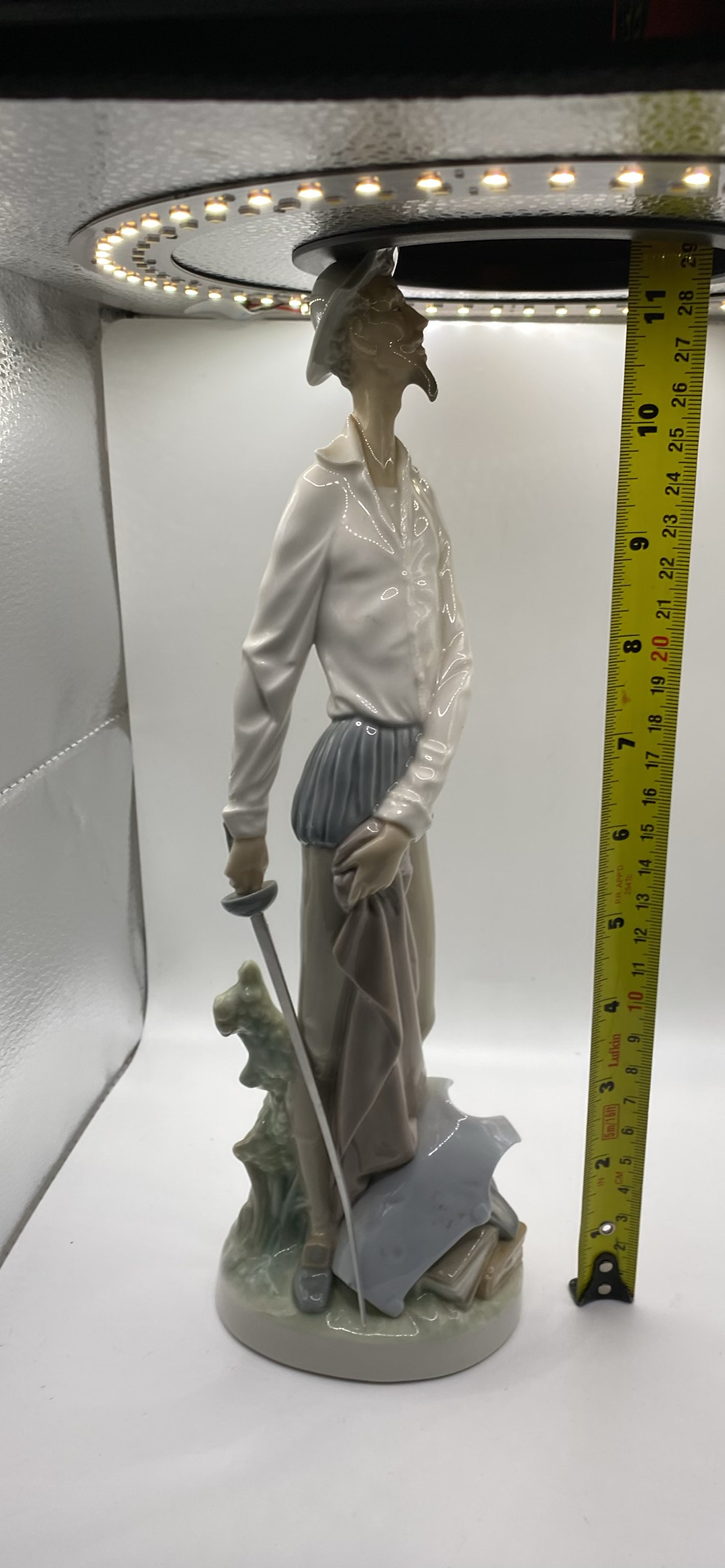 Lladro Don Quixote Standing Up Figurine #4854 - image 3 of 7