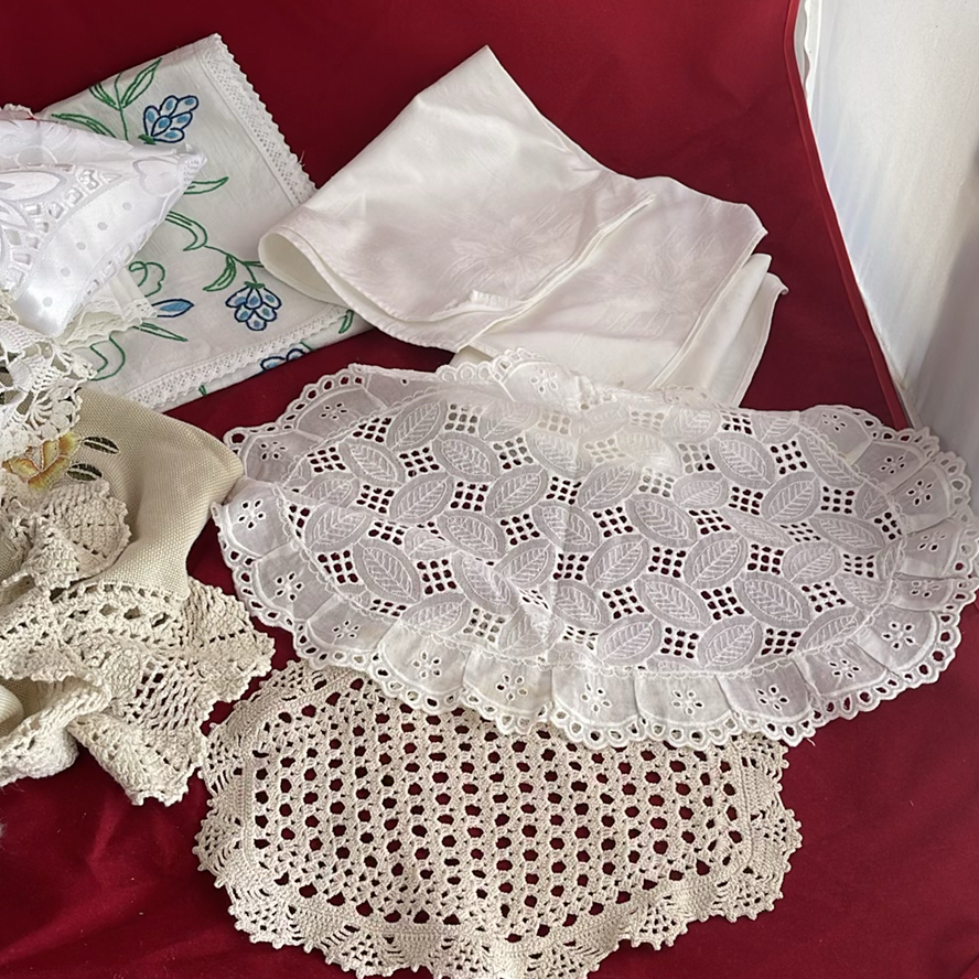 Various Vintage Linens - image 9 of 16