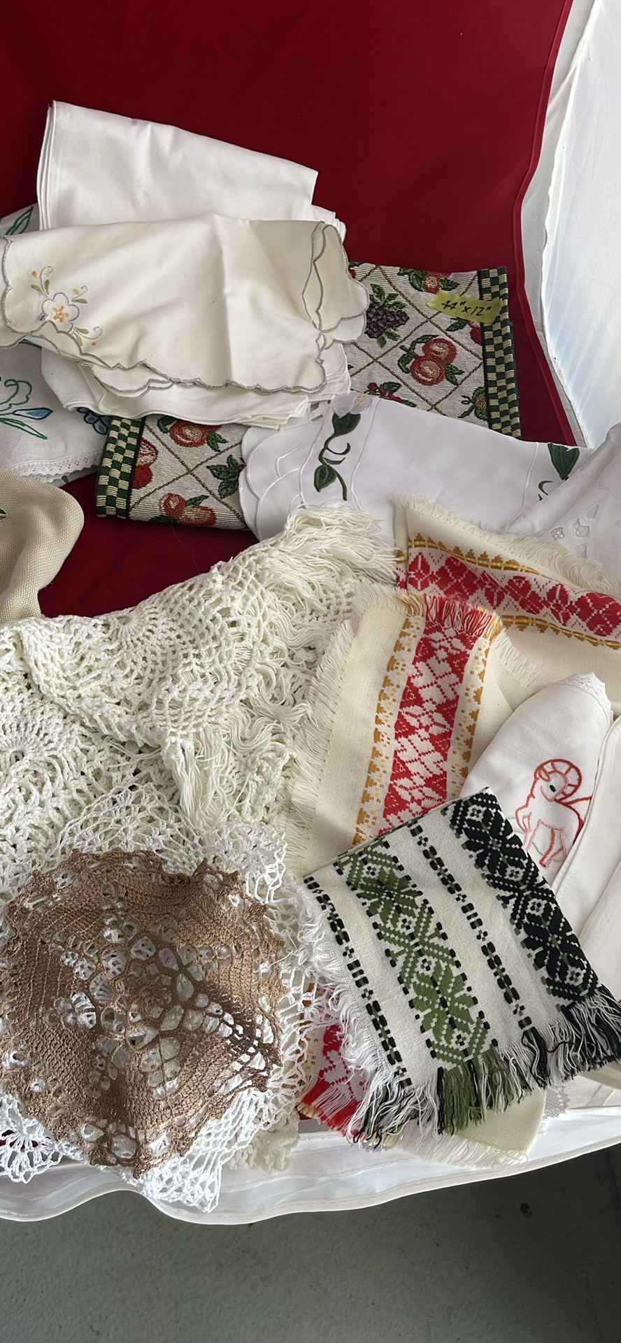 Various Vintage Linens - image 4 of 16