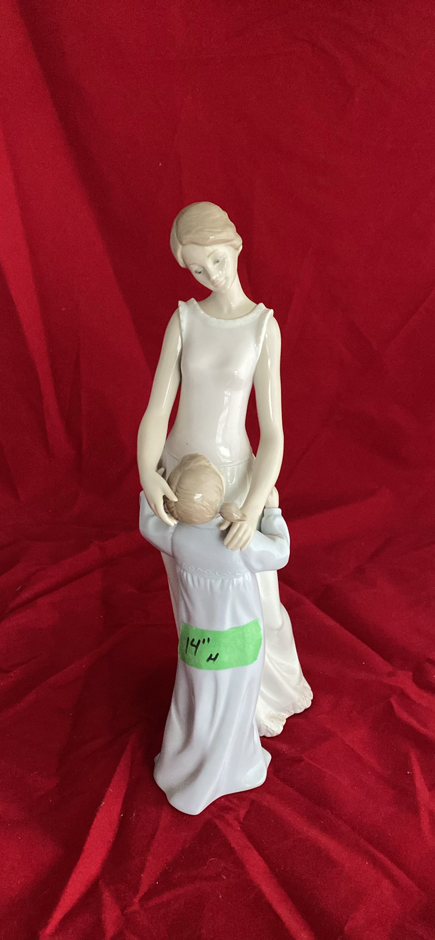 Lladro Figurine Someone To Look Up To - image 1 of 9