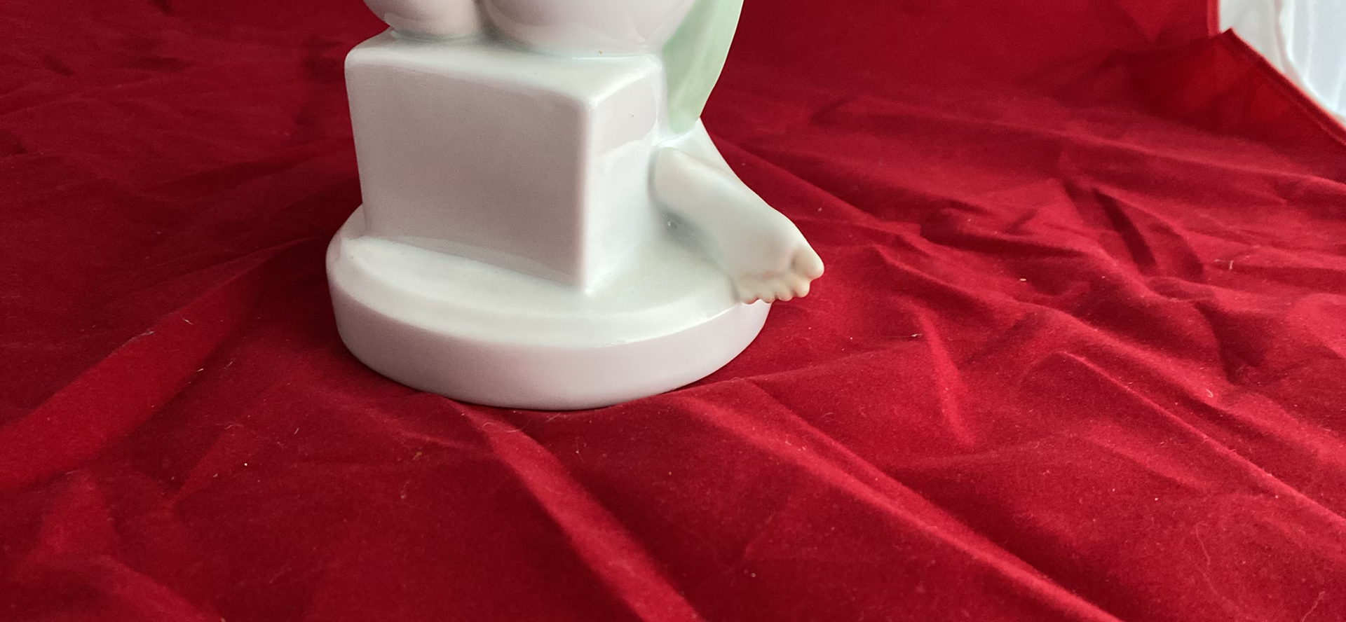 Herend Porcelain Art Deco “Bathtime” Figurine - image 11 of 11