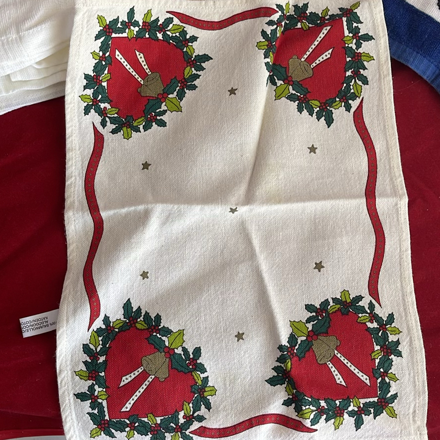 Christmas Vintage Linens - image 9 of 15