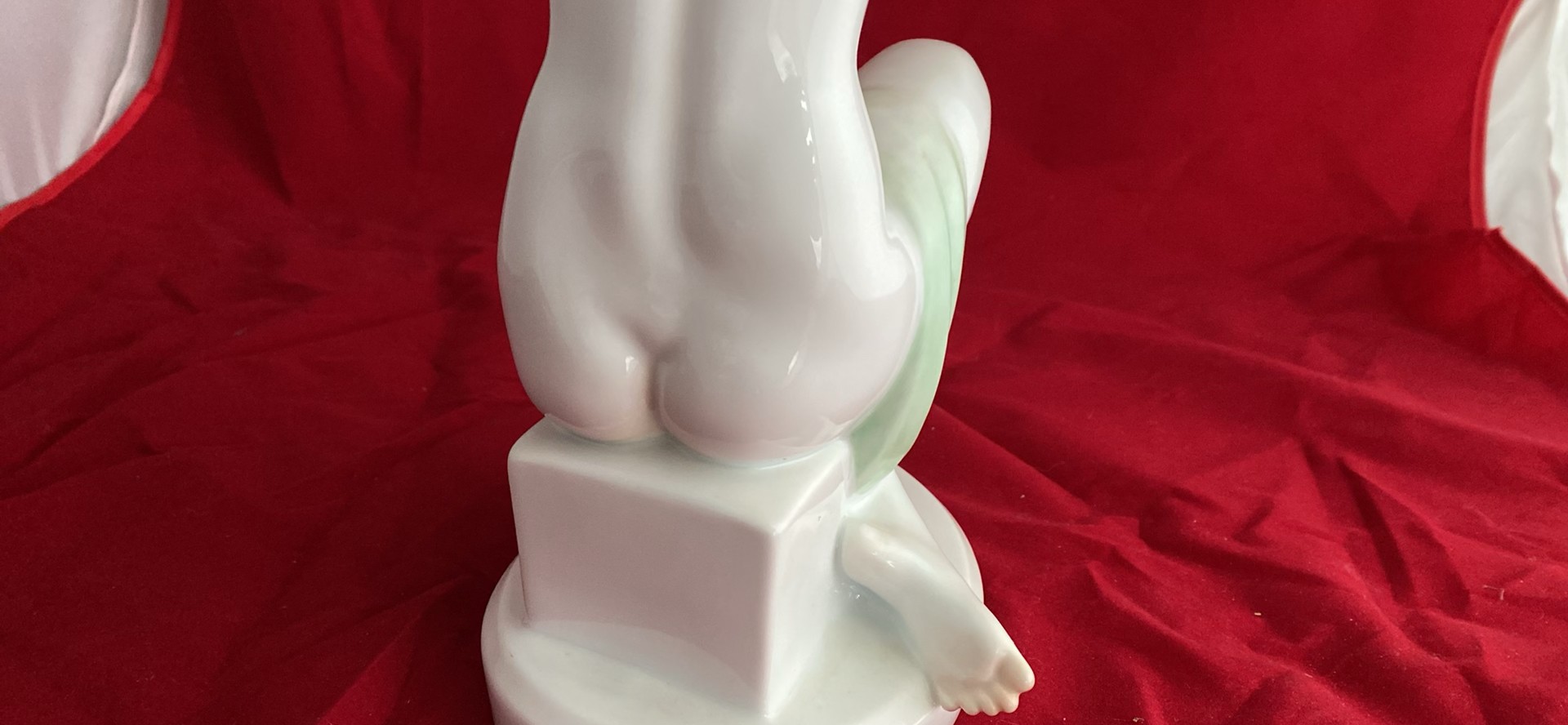 Herend Porcelain Art Deco “Bathtime” Figurine - image 10 of 11