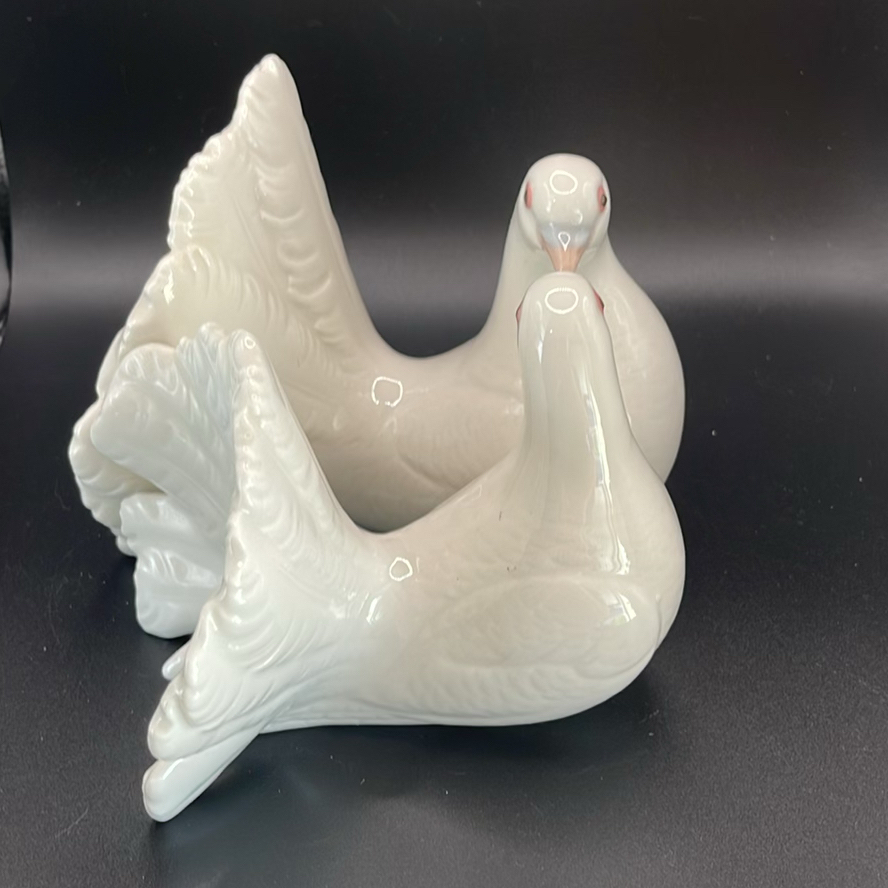 Lladro Couple Of Doves Figurine - image 4 of 7