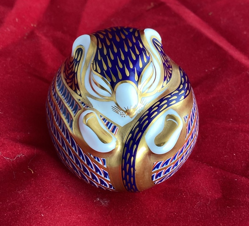 Royal Crown Derby Imari Dormouse Paperweight - image 1 of 6