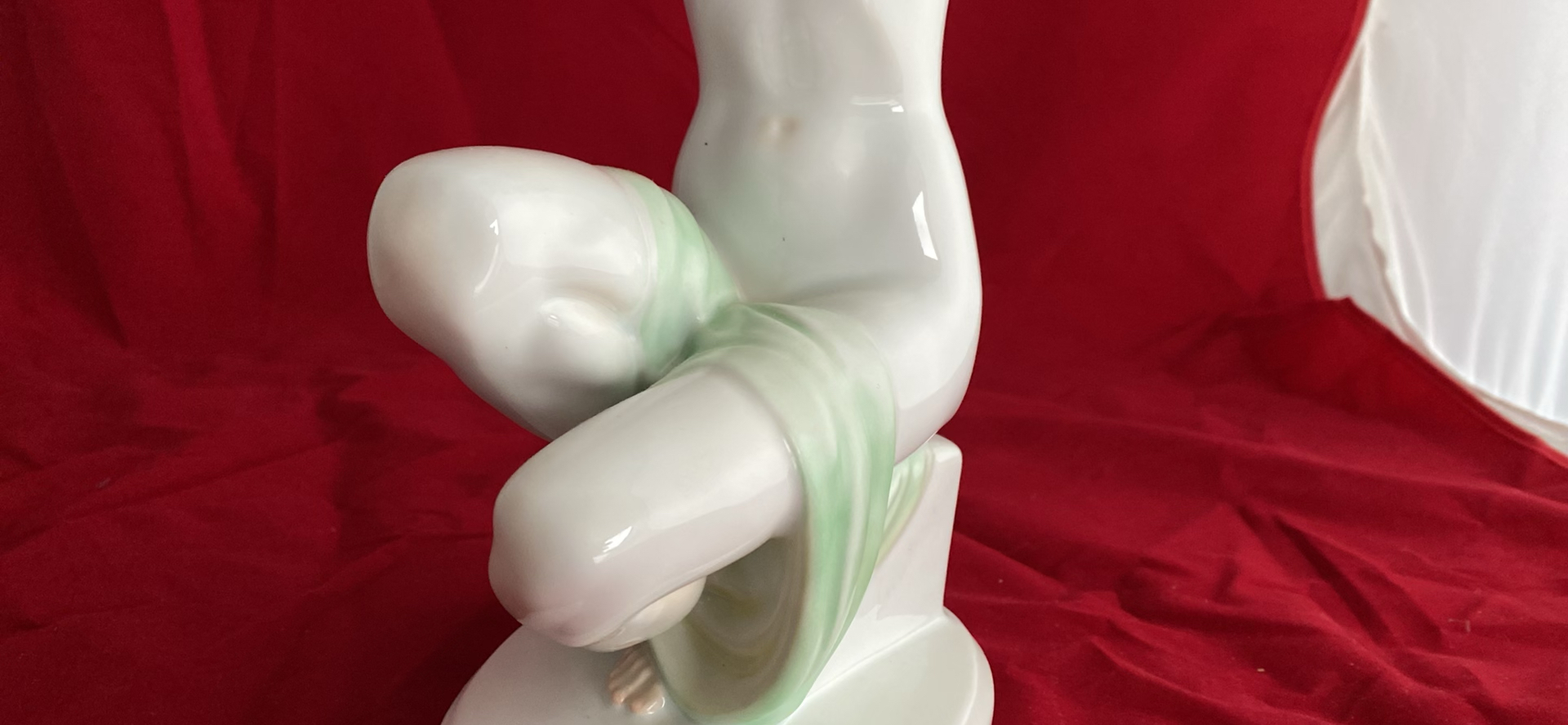 Herend Porcelain Art Deco “Bathtime” Figurine - image 5 of 11