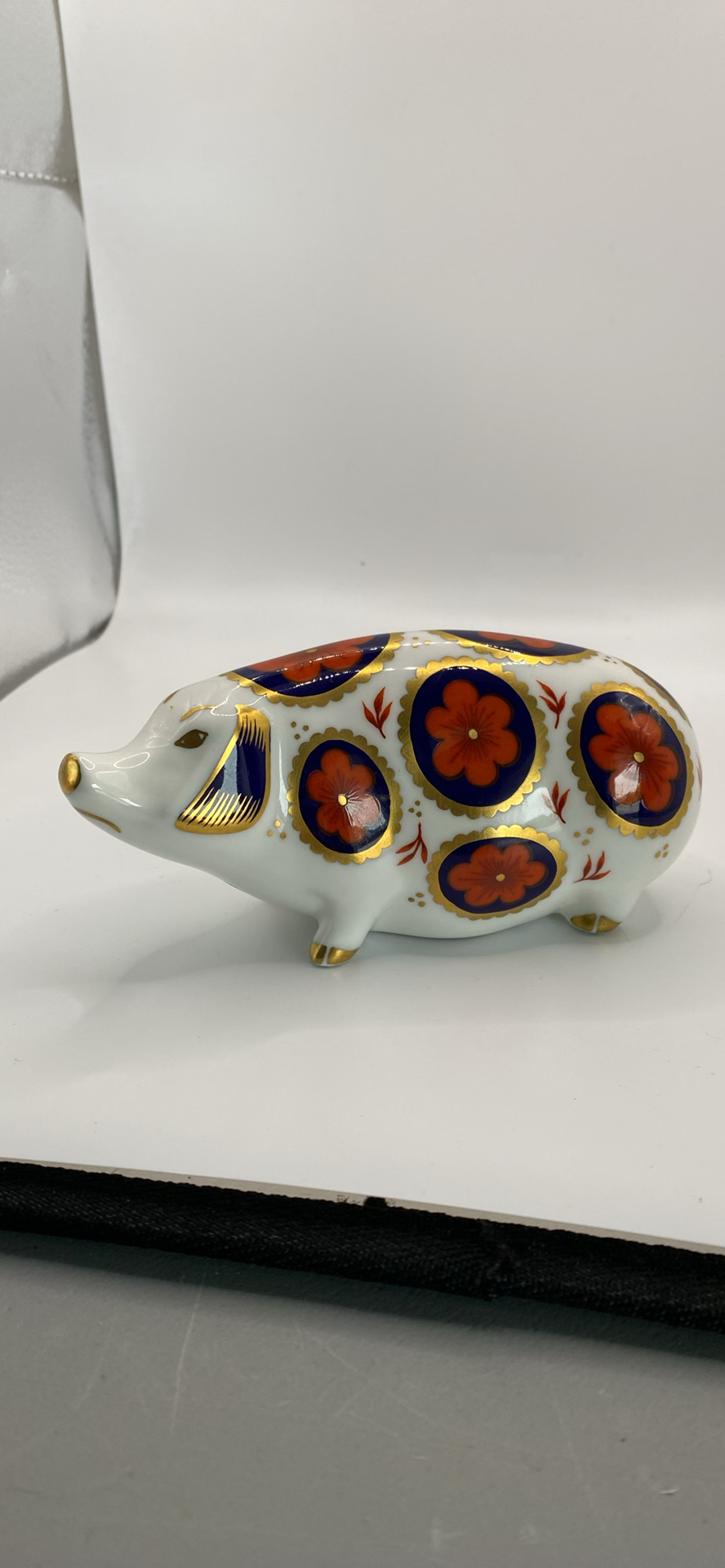 Royal Crown Derby Imari Pig Paperweight - image 1 of 9