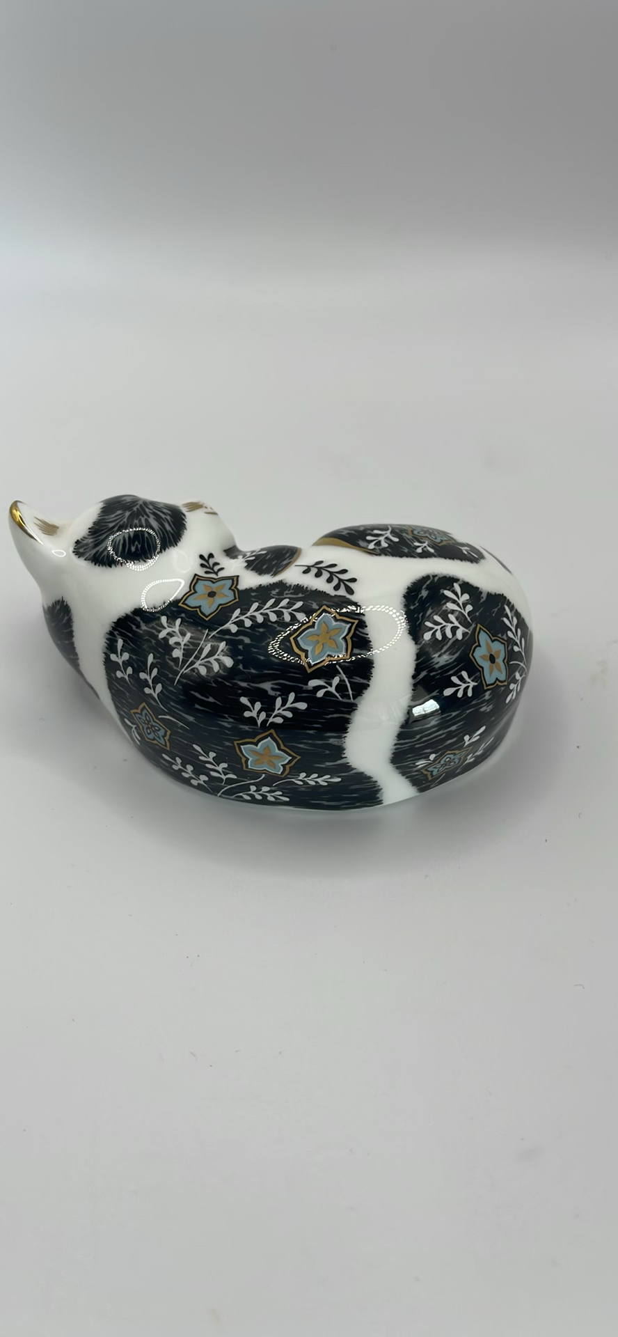 Royal Crown Derby Member Exclusive Misty Paperweight - image 7 of 8