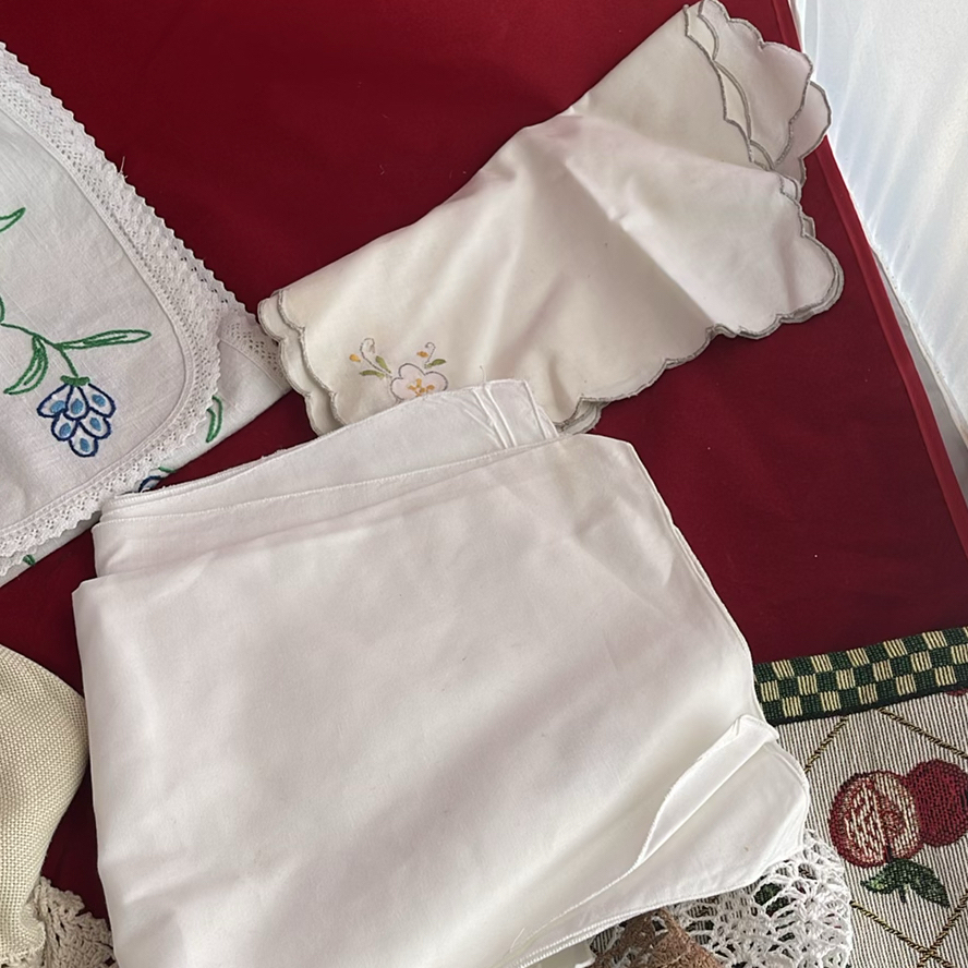 Various Vintage Linens - image 7 of 16