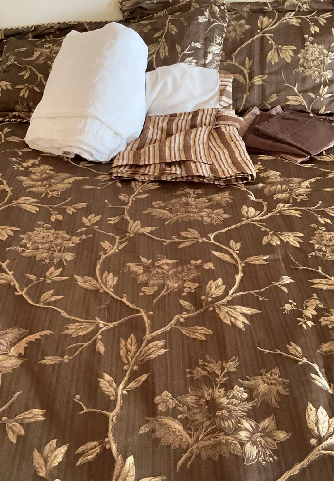 King Sized Comforter, Pillows And More. - image 1 of 5