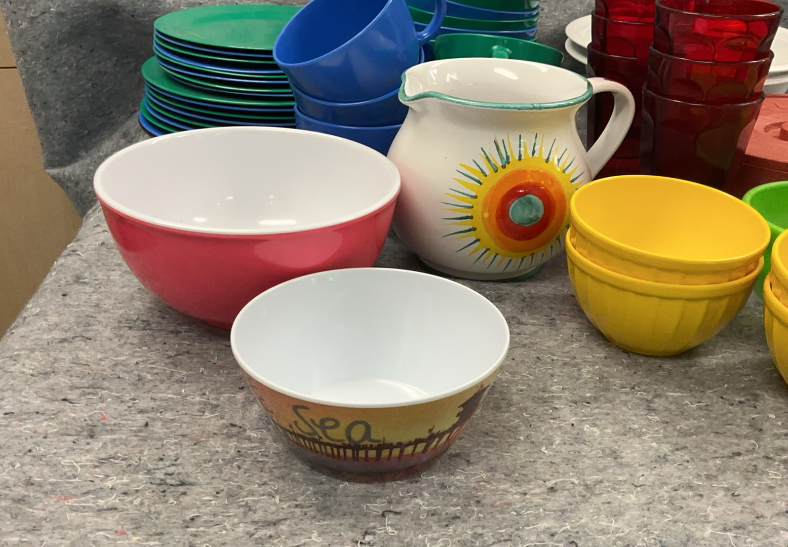 Colorful Plastic dinnerware and drinkware assortment - image 6 of 6