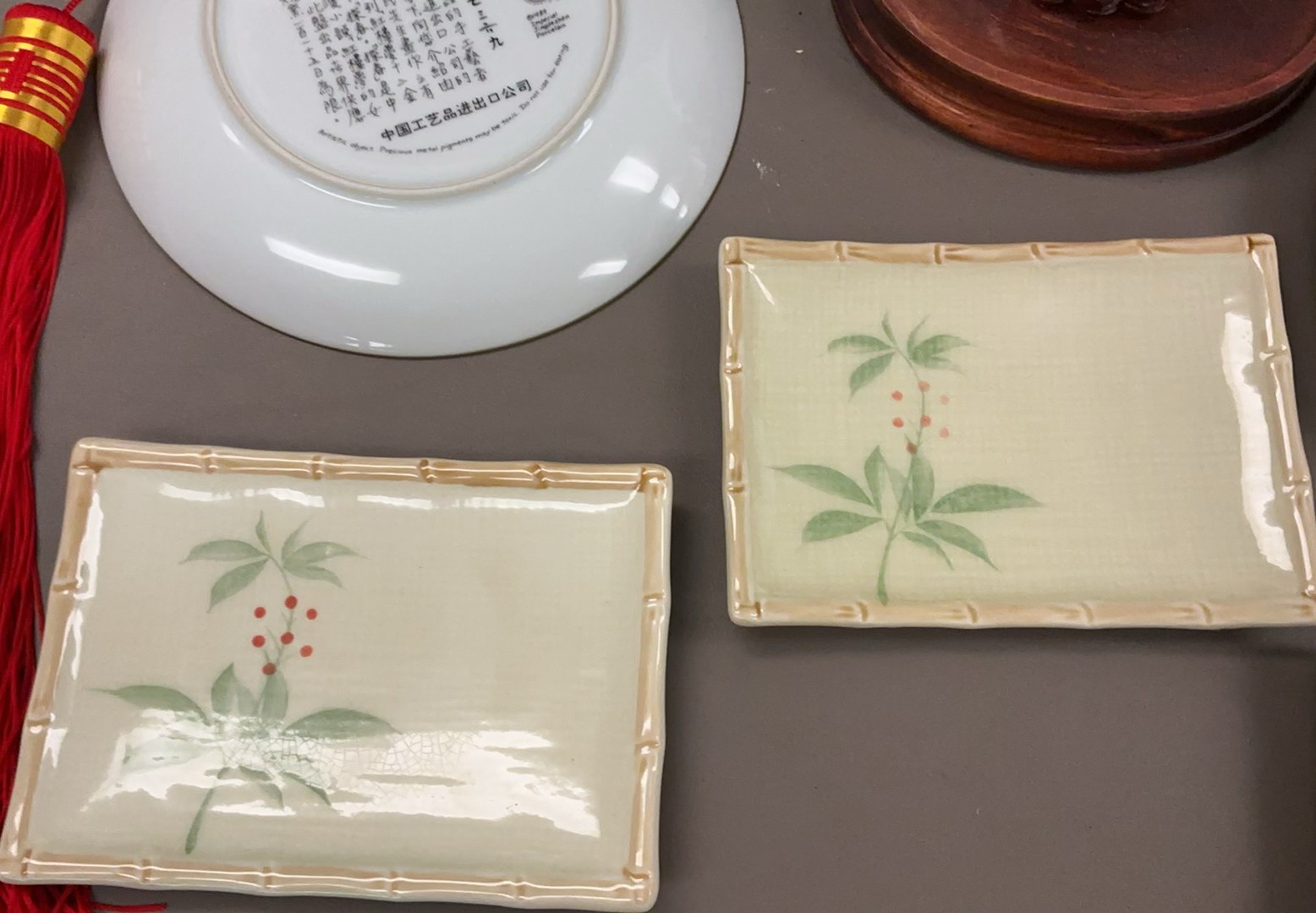 Assorted Chinese porcelain plates, teacups, and decorative display items - image 8 of 11