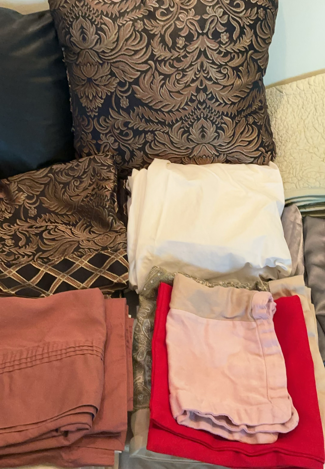 Last Of The King Sized Linens - image 2 of 4