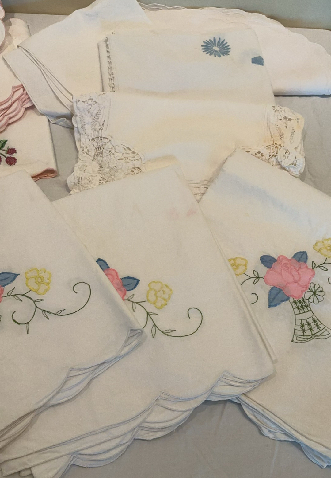 Vintage Table Linens - image 3 of 5