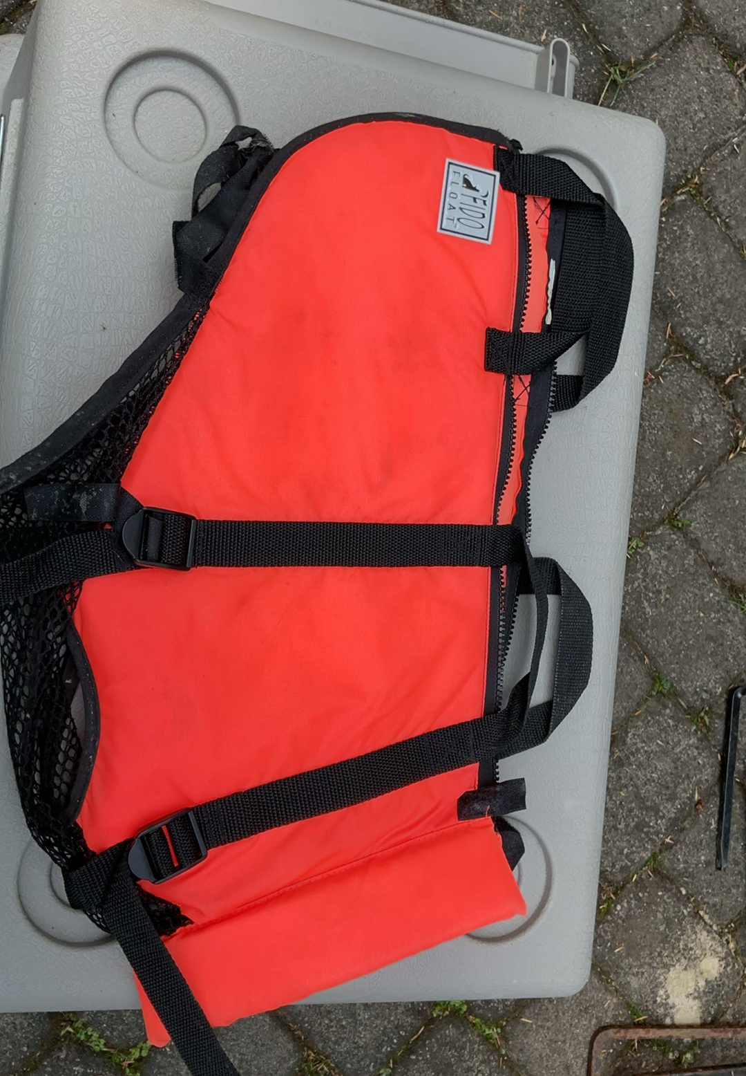 Pet supplies: dog crate, life jacket, water dispenser, and tent bed - image 6 of 9