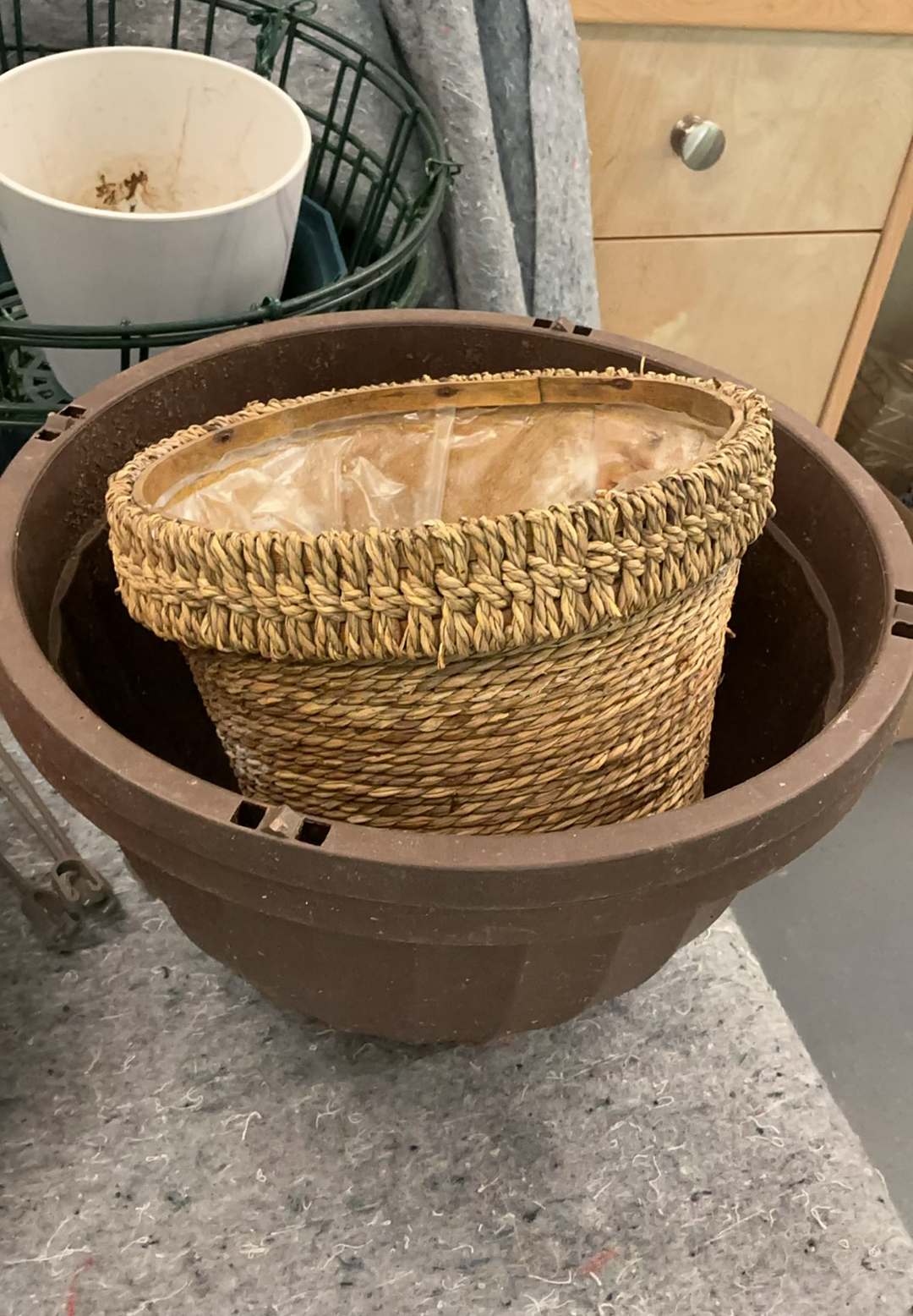 Assorted garden pots, baskets, and planters - image 6 of 7