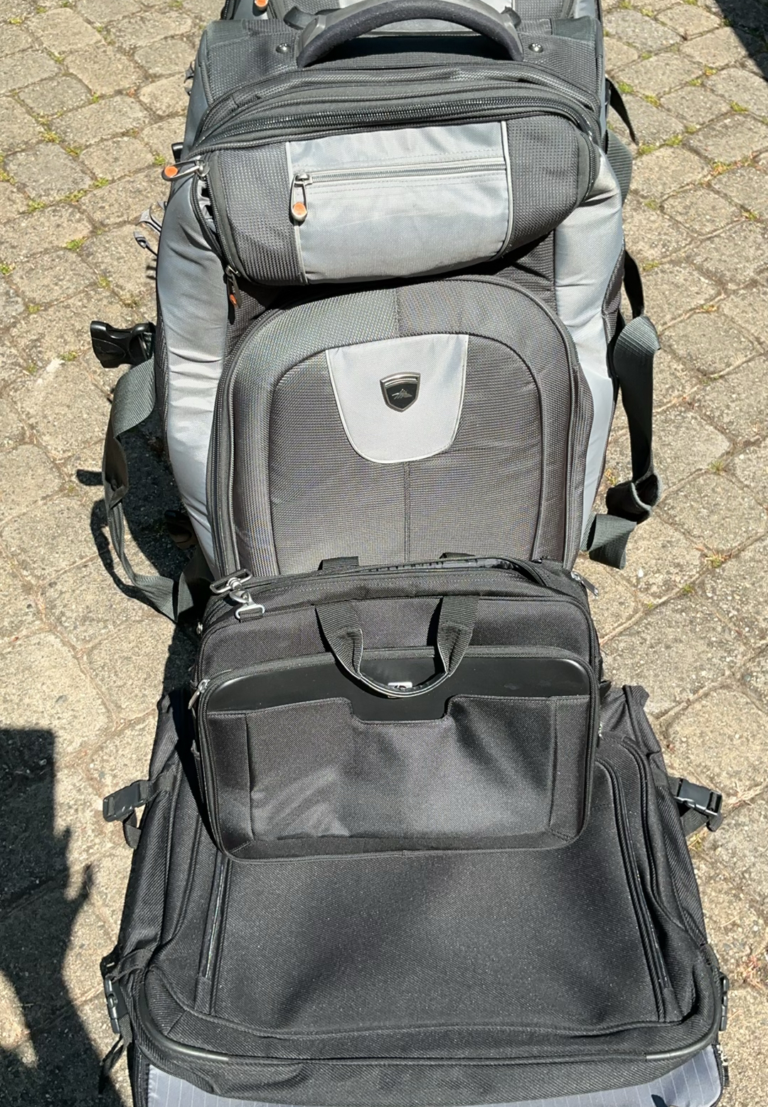 Embark extra Large suitcases with multiple compartments - image 1 of 7