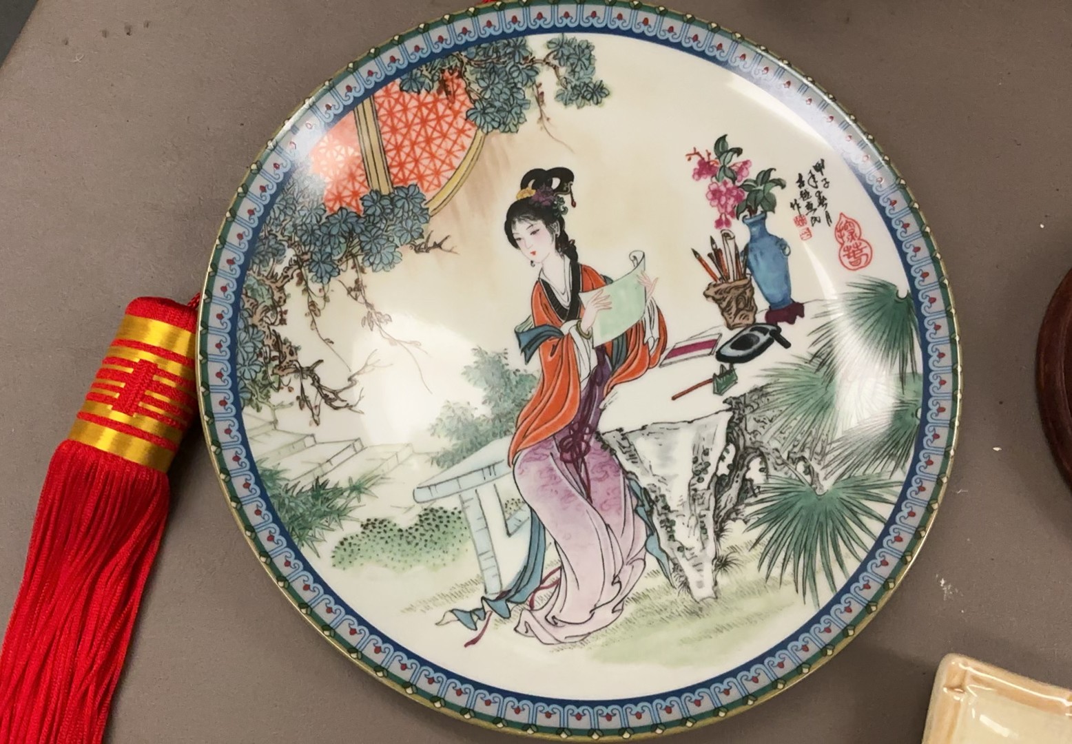Assorted Chinese porcelain plates, teacups, and decorative display items - image 4 of 11