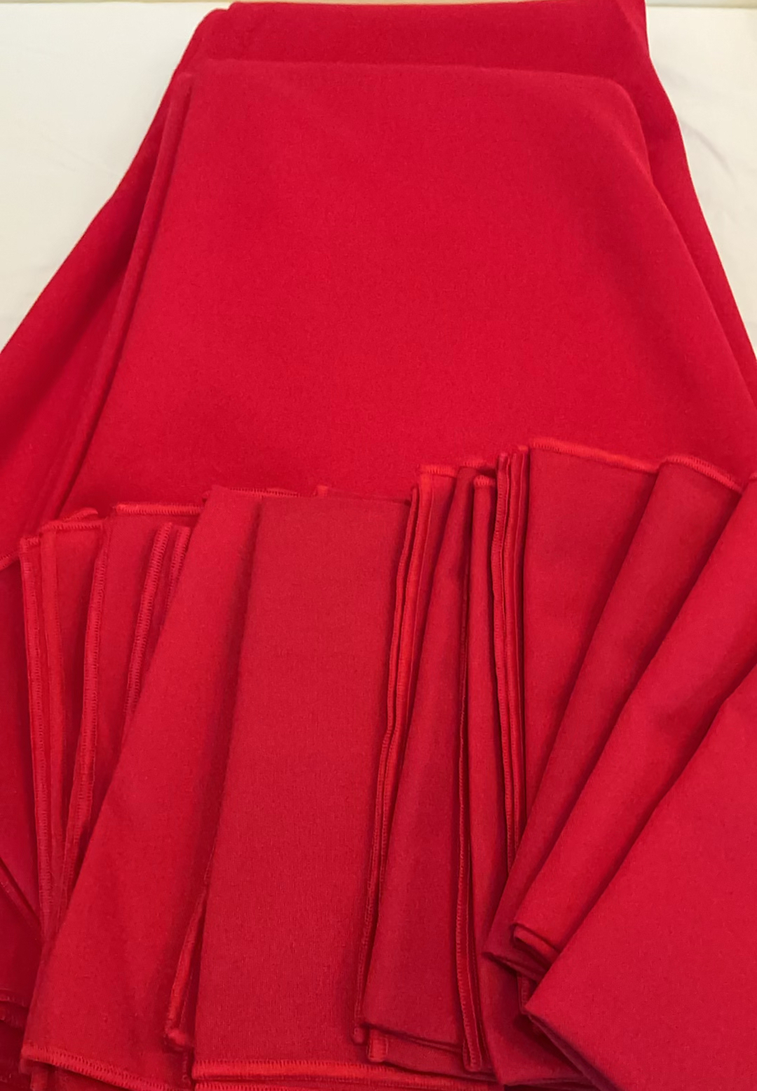 Red And Gold Table Linens - image 3 of 6