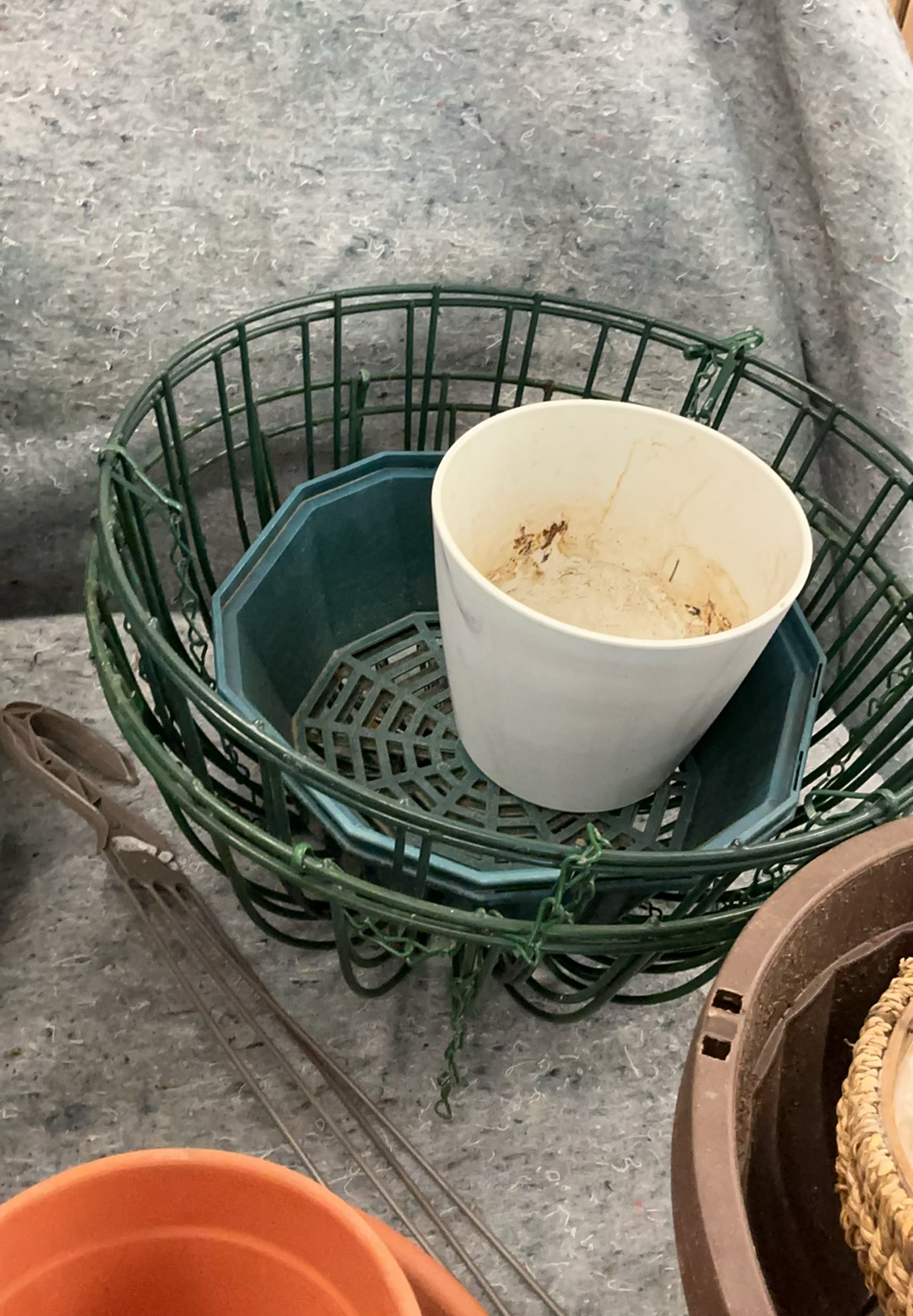 Assorted garden pots, baskets, and planters - image 5 of 7