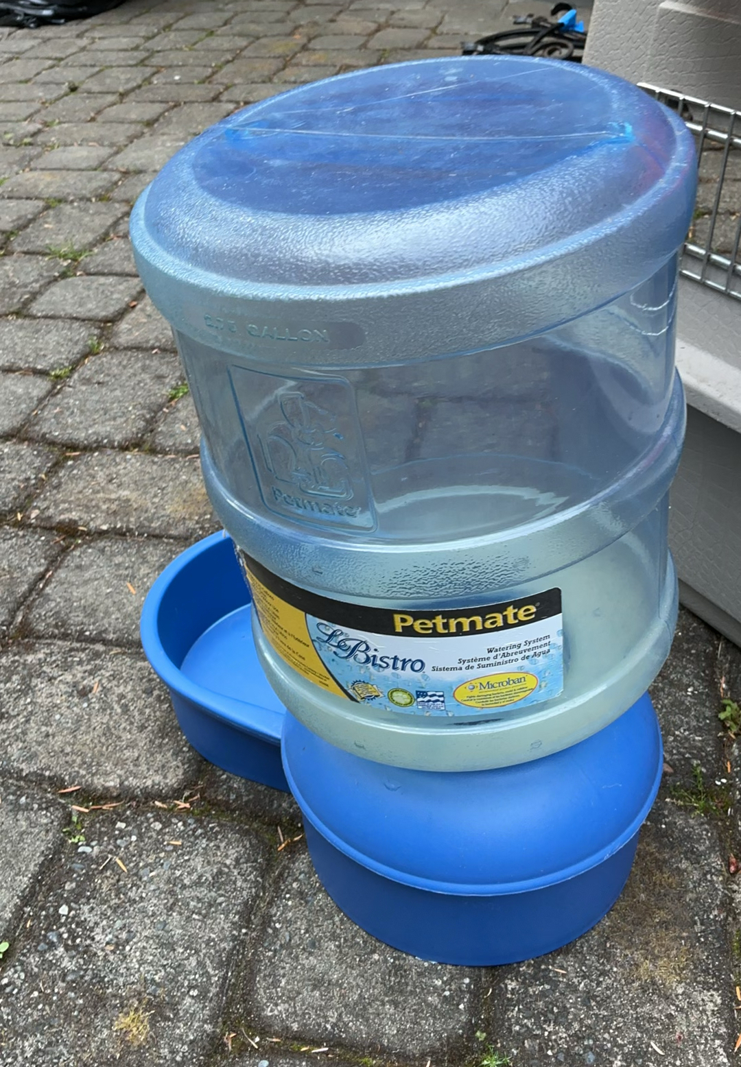 Pet supplies: dog crate, life jacket, water dispenser, and tent bed - image 5 of 9