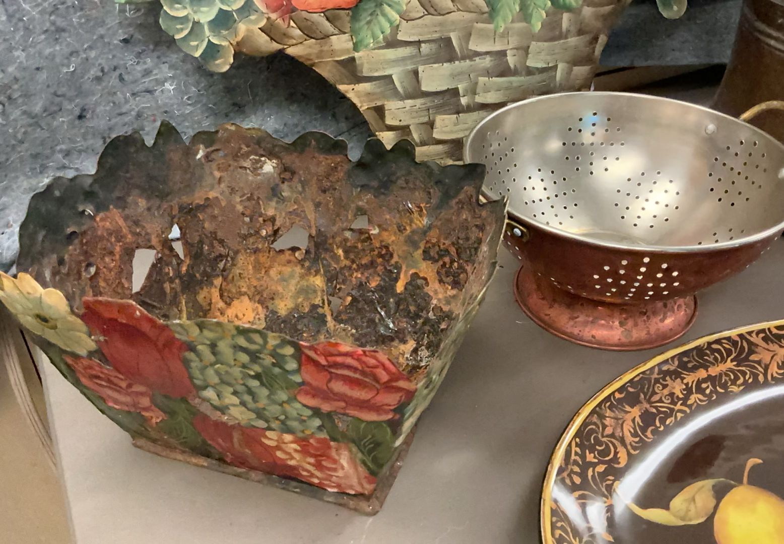 Vintage metal kitchenware and fruit-themed decorative items - image 4 of 8
